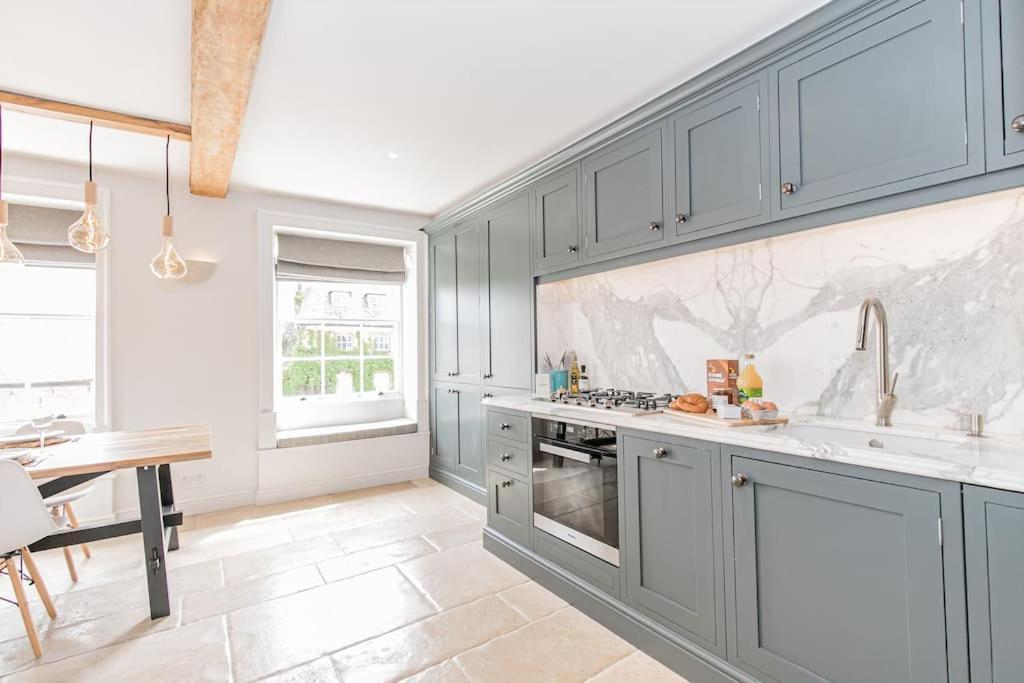 Oxfordshire Living - The Vanbrugh Apartment - Woodstock Bagian luar foto