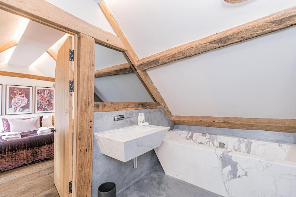 Oxfordshire Living - The Vanbrugh Apartment - Woodstock Bagian luar foto