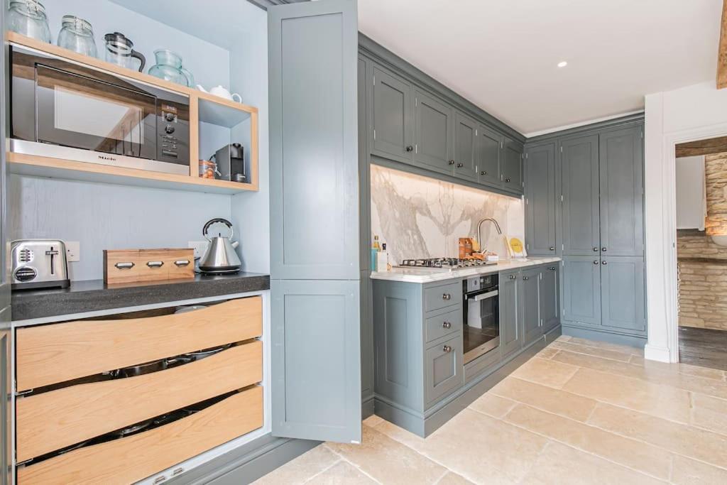 Oxfordshire Living - The Vanbrugh Apartment - Woodstock Bagian luar foto